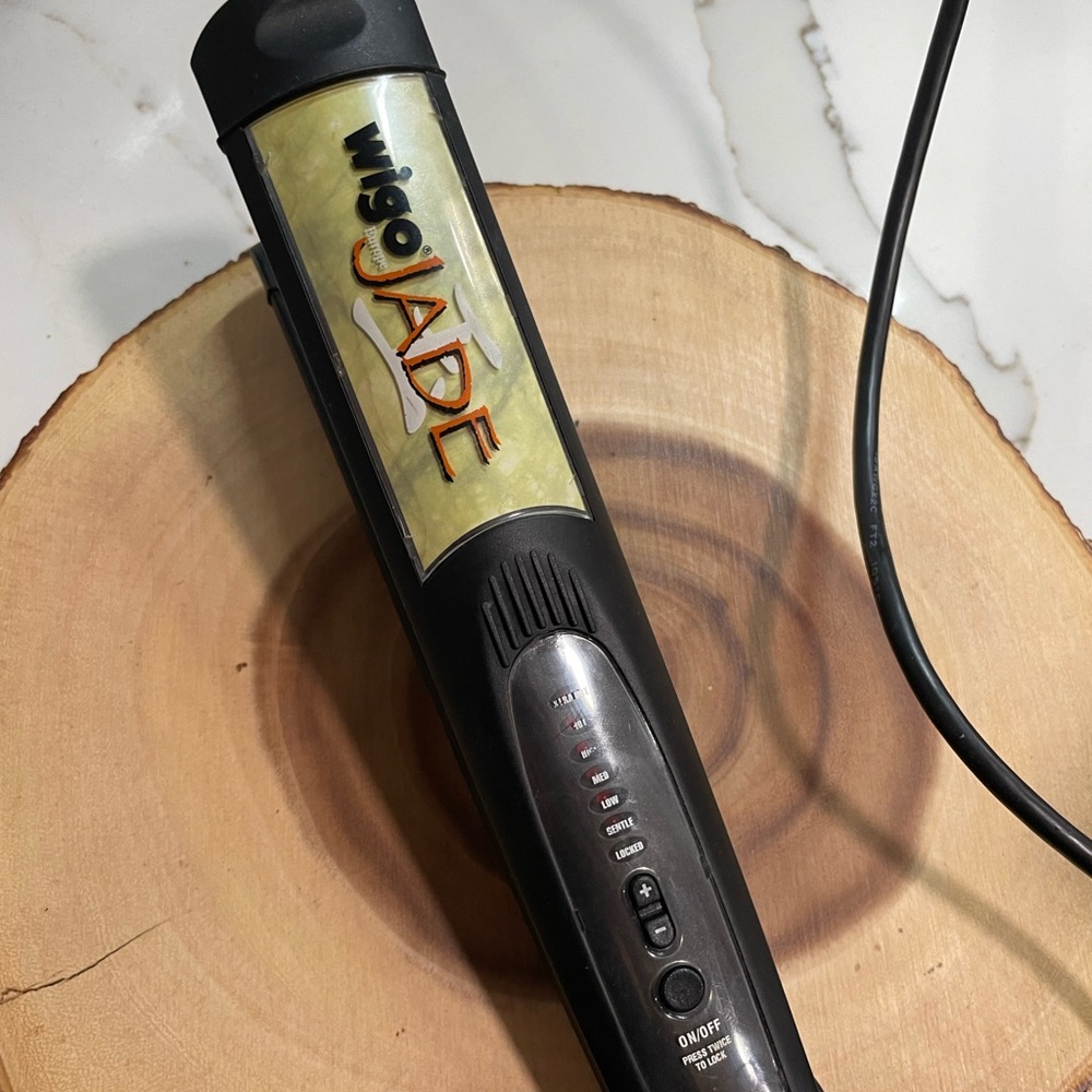 Wigo jade flat iron
